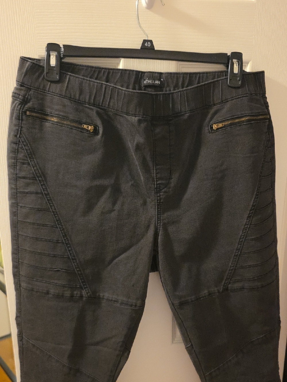 Moto-Style Skinny Pants with Gold Zips